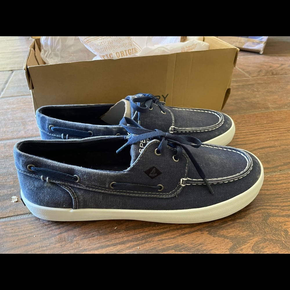 NEW Wahoo 2-eye navy 9 1/2 Mens shoes